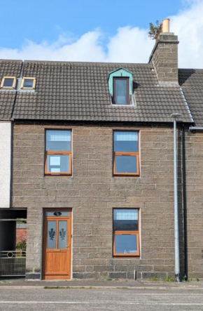 2 Bedroom Townhouse with Seaview on the NC500 Wick